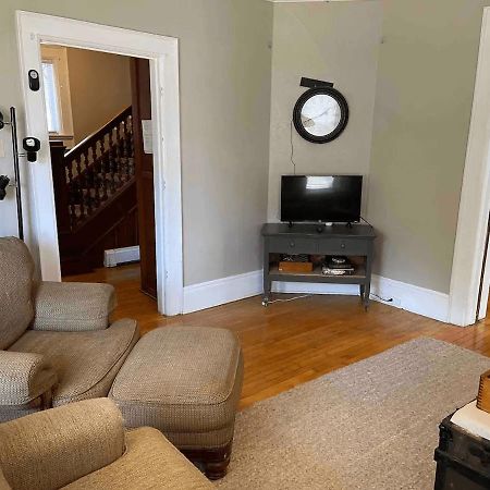 Cozy 3 & 4 Bed Home 2 Blocks To Hospitals & Lambeau Green Bay Exterior photo
