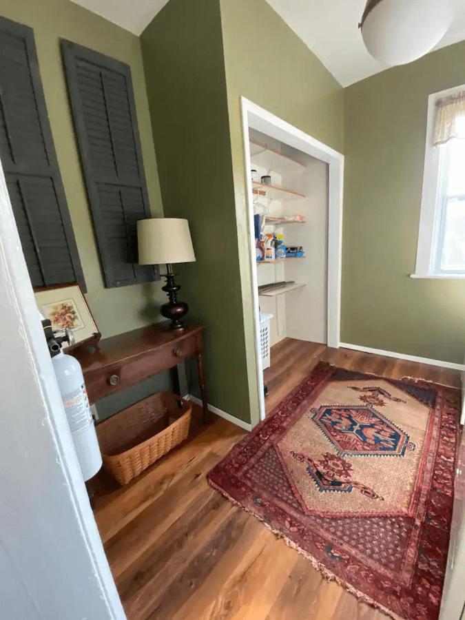 Cozy 3 & 4 Bed Home 2 Blocks To Hospitals & Lambeau Green Bay Exterior photo