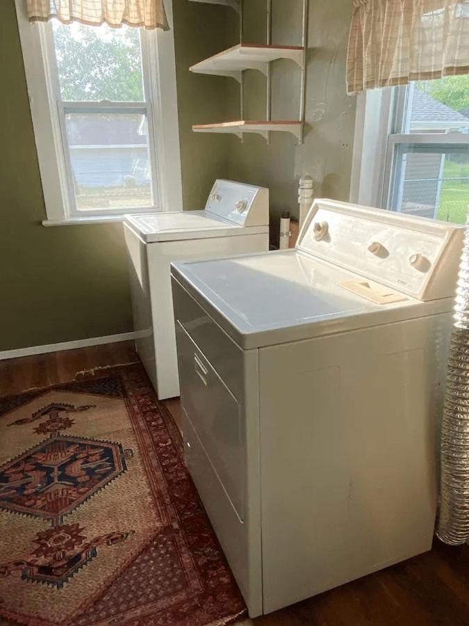 Cozy 3 & 4 Bed Home 2 Blocks To Hospitals & Lambeau Green Bay Exterior photo