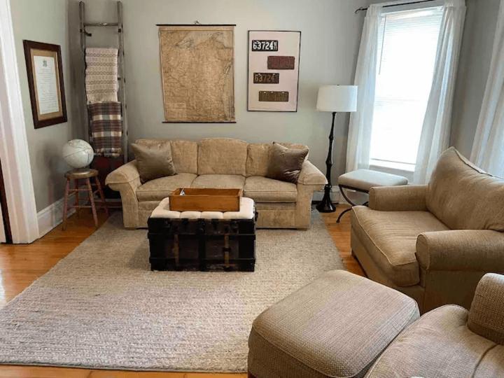 Cozy 3 & 4 Bed Home 2 Blocks To Hospitals & Lambeau Green Bay Exterior photo