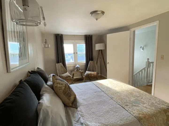 Cozy 3 & 4 Bed Home 2 Blocks To Hospitals & Lambeau Green Bay Exterior photo