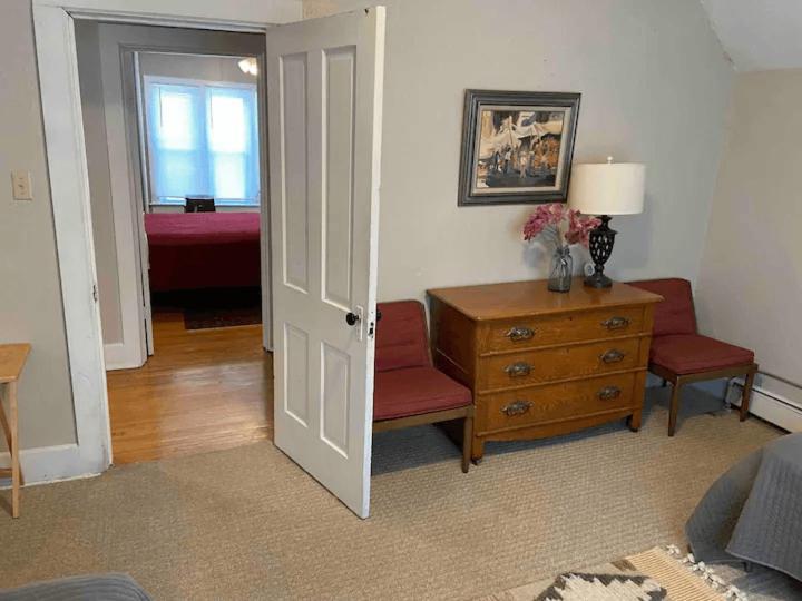 Cozy 3 & 4 Bed Home 2 Blocks To Hospitals & Lambeau Green Bay Exterior photo